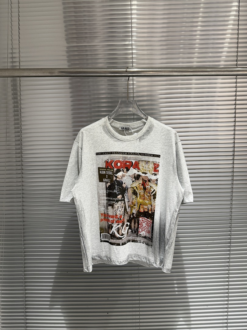 Street Fashion Magazines - 2026年夏ファッションブランドマガジンポスターTシャツ ヴィンテージ風 ダメージ加工 ウォッシュドプリント オーバーサイズ 半袖