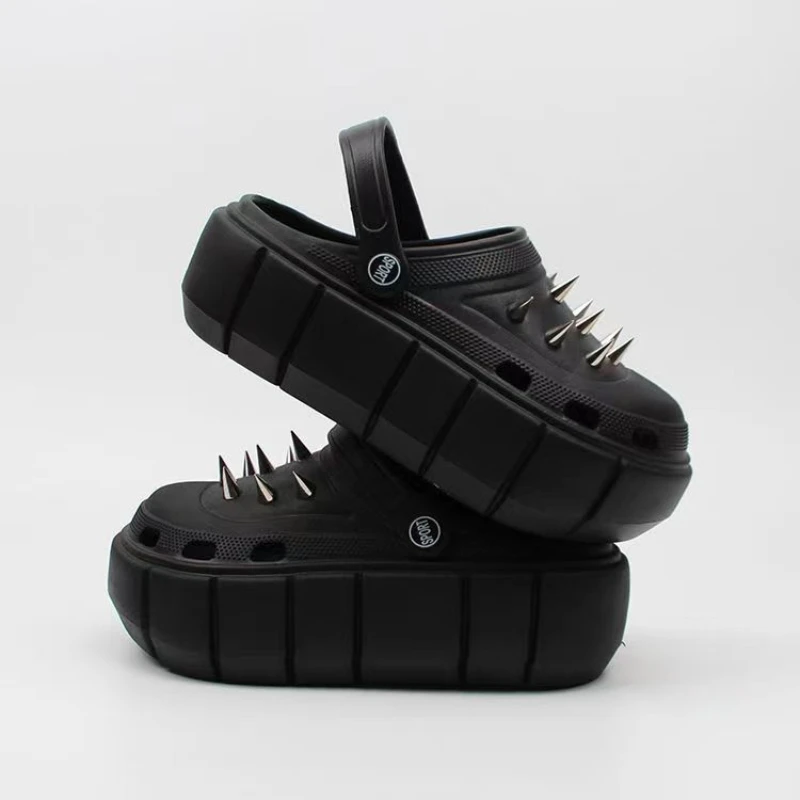Street Fashion Trends - Y2K スタイルリベットホールシューズ女性の夏厚底パンクレトロファッションイントレンドクローズドトゥスリッパ