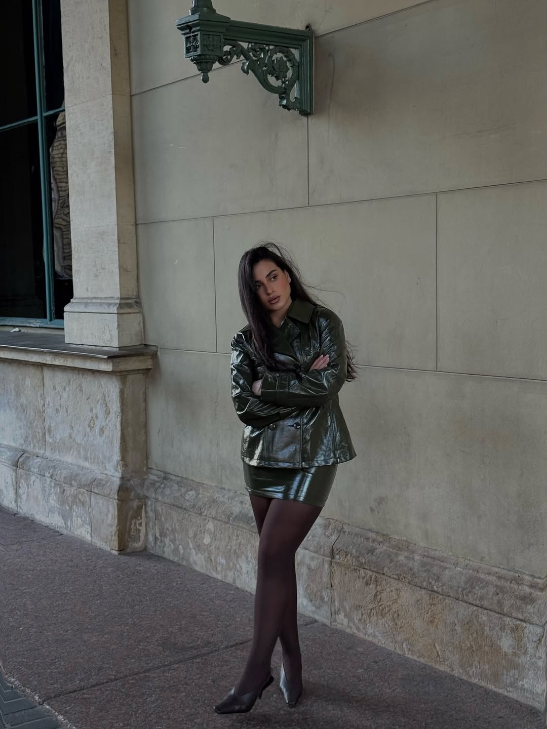 ダークブラウンのパテントレザースカート、ダブルブレストレザー - Street Fashion Jacket のレビューと価格